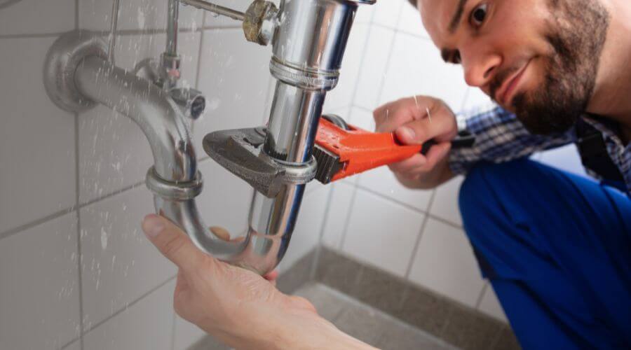 Toilet repair in Tie Siding, WY